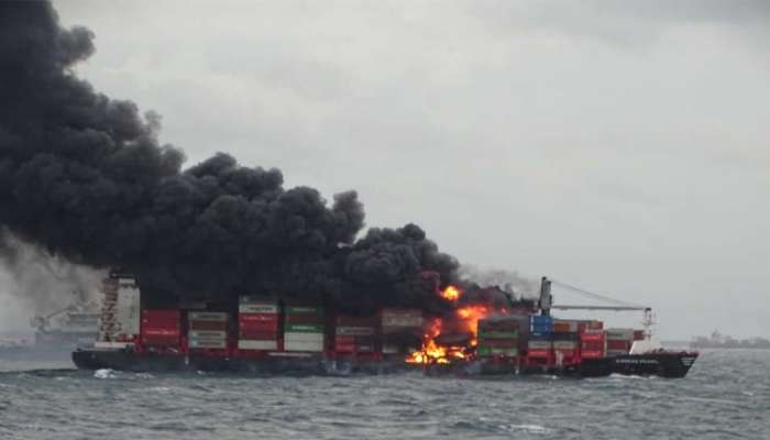 Ship fire off Colombo: சரக்குக் கப்பலின் தீயை அணைக்க 2 கப்பல்களை அனுப்பியது ICG title=