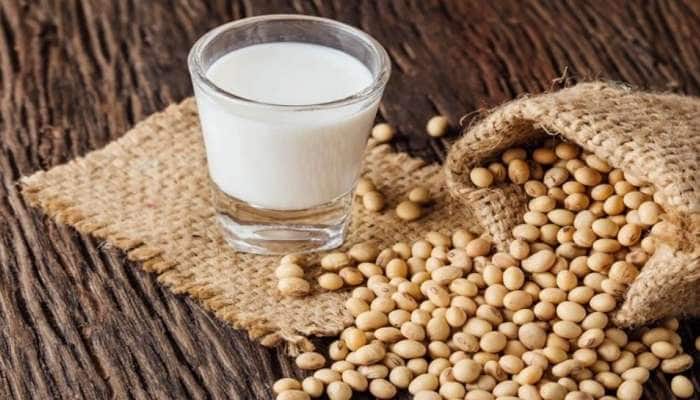 Health Benefits of Soya Milk: சோயா பால் குடிப்பதால் கிடைக்கும் நன்மைகள் என்ன title=