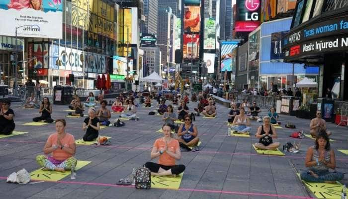 International Yoga Day 2021: நியூயார்க் டைம்ஸ் சதுக்கத்தில் 3000 பேர் பங்கேற்பு 