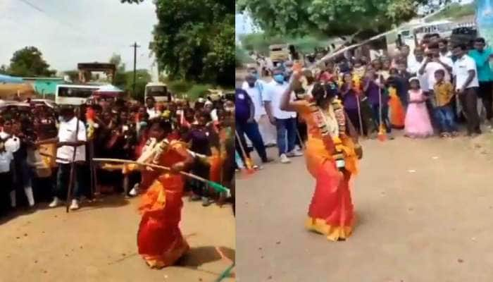 Martial Arts: சிலம்பம் சுற்றி மணவாழ்க்கையை தொடங்கும் மணமகள்