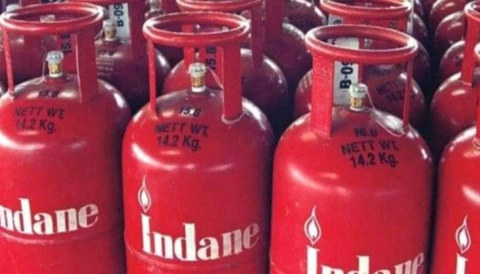 LPG சிலிண்டர் முன்பதிவில் ₹900 சேமிக்கலாம்; Paytm வழங்கும் அசத்தல் சலுகை title=