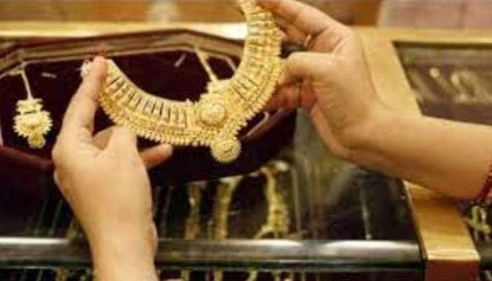 Gold / Silver Rate Today: தொடர்ந்து அதிகரிக்கும் தங்கத்தின் விலை, இந்த நிலை தொடருமா? title=