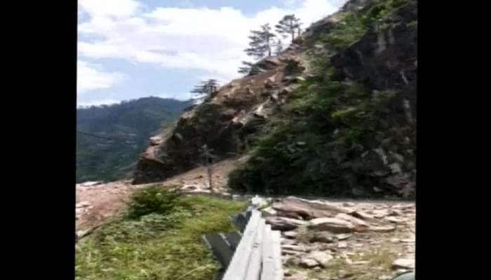Himachal Pradesh-ல் பயங்கர நிலச்சரிவு: 4 வாகனங்கள் புதைந்தன, 45 பேரைக் காணவில்லை!!