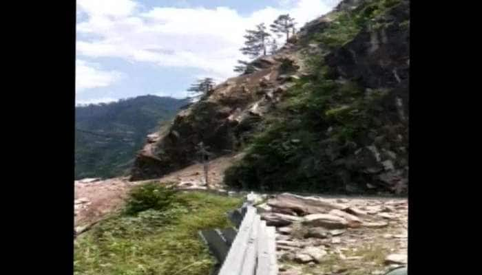 Himachal Pradesh-ல் பயங்கர நிலச்சரிவு: 4 வாகனங்கள் புதைந்தன, 45 பேரைக் காணவில்லை!! title=