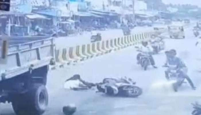 Shocking Accident: பயங்கர லாரி விபத்தில் பரிதாபமாய் உயிர் இழந்த பள்ளி ஆசிரியர்  title=