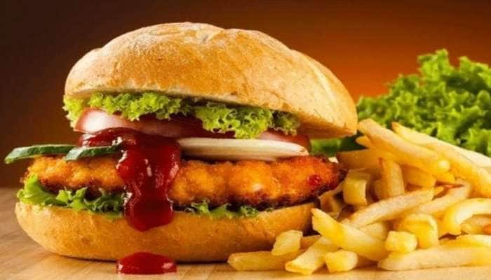 McDonald&#039;s பர்கருக்குள் இலவச இணைப்பாக தேள்; சாப்பிட்டவர் நிலை என்னாச்சு..!!