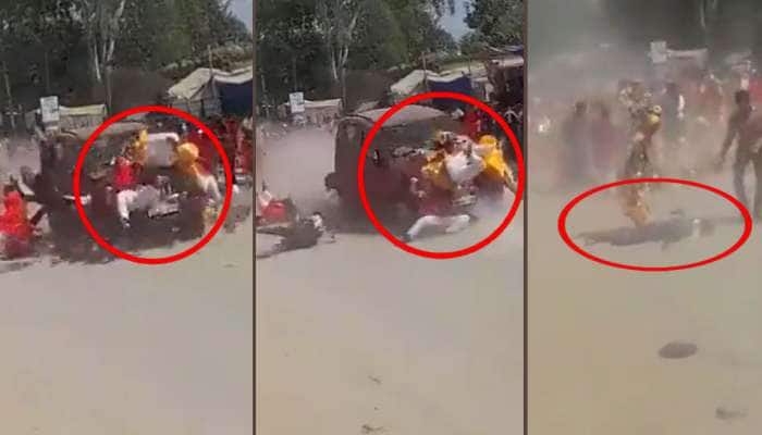 பக்தர்கள் மீது வேகமாக வந்த கார் மோதி 4 பேர் பலி; ஆபத்தான நிலையில் பலர்