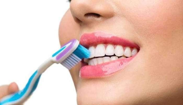 Teeth Care: பற்களை பிரஷ் செய்வதில் ஏற்படும் பொதுவான தவறுகள்  title=