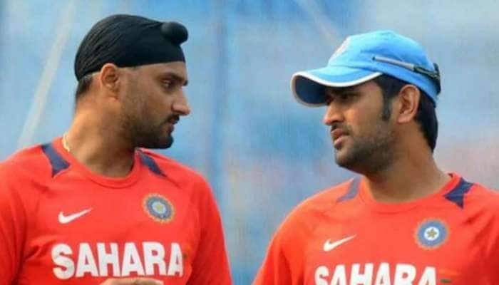 Harbhajan vs Dhoni: தோனிக்கு எதிராக பகிரங்கமாக பொங்கும் ஹர்பஜன் சிங்! காரணம் என்ன?