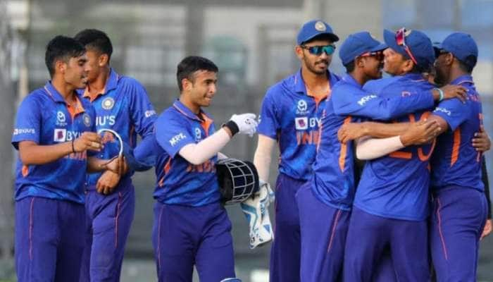 AsiaCup U19: பைனலில் இந்தியா பந்துவீச்சு - இலங்கை தடுமாற்றம்