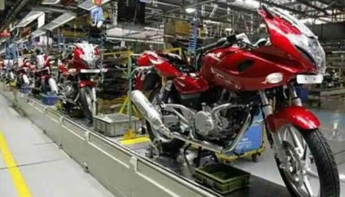 புத்தாண்டில் மற்றொரு ஷாக்: Bajaj Auto பைக்குகளின் விலை உயர்கிறது