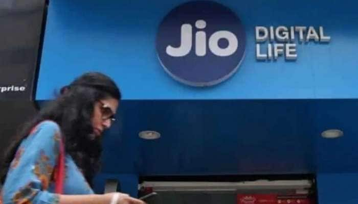 Jio அசத்தல்; ரூ. 150-க்குள் கிடைக்கும் அட்டகாசமான ரீசார்ஜ் திட்டம்