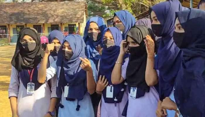 Hijab Row: ஹிஜாப் அணிந்த மாணவிகளுக்கு தனி வகுப்பறை - தீவிரமடையும் போராட்டங்கள்! title=