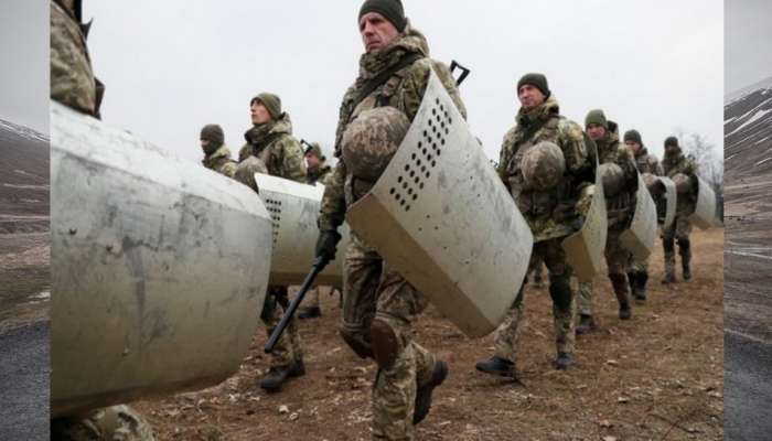 Russia - Ukraine: உக்ரைனில் போர் மேகங்கள்; உச்சகட்ட பதற்றம்; விமானங்களும் ரத்து!