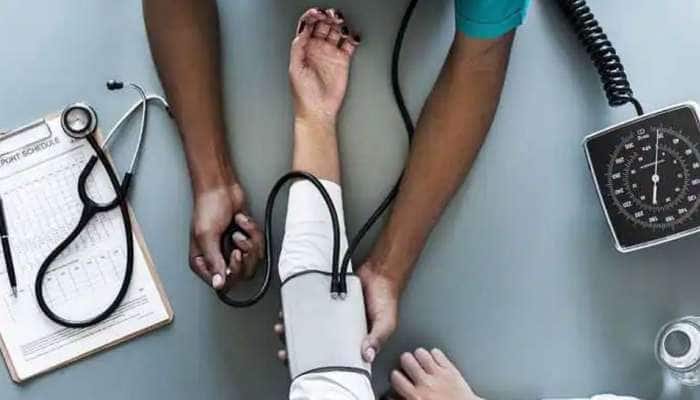 Blood Pressure: இயற்கையான முறையில் கட்டுக்குள் வைத்திருப்பது எப்படி?  title=