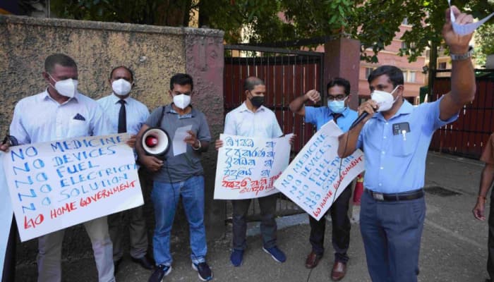 ‘உடனடியாக மருந்துகளைக் கொடுங்க’ - உலக நாடுகளிடம் கைநீட்டும் இலங்கை டாக்டர்கள்