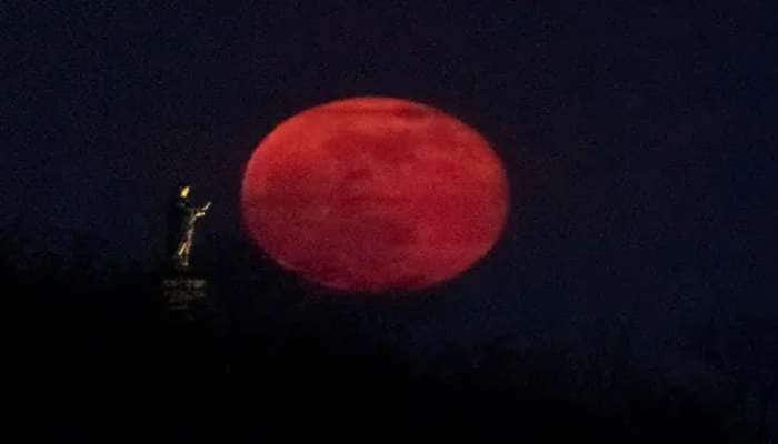 Pink Moon 2022: சுபகிருது ஆண்டின் முதல் நிலா, இளஞ்சிவப்பு நிலாவாக மலர்ந்தது