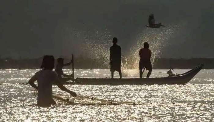 ராமேஸ்வரம் மீனவர்கள் 12 பேரை நிபந்தனைகளுடன் விடுதலை செய்தது இலங்கை நீதிமன்றம்
