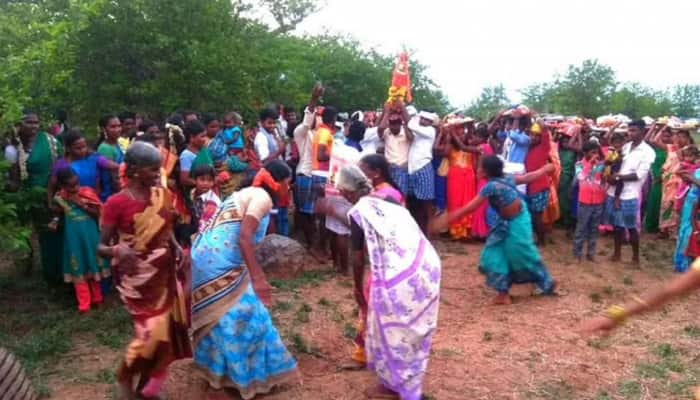 தமிழகத்தில் ஆவிகளுக்கு விருந்து படைக்கும் மலைவாழ் மக்கள்!  title=