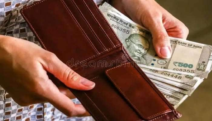 Money Tips: பர்ஸில் இவற்றை வைத்தால் பணம் விரைவில் காலியாவிடும்