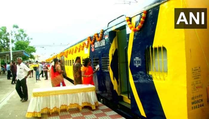 First Private Train of India: கோவையில் இருந்து ஷீரடிக்கு பயணித்த முதல் தனியார் ரயில் title=