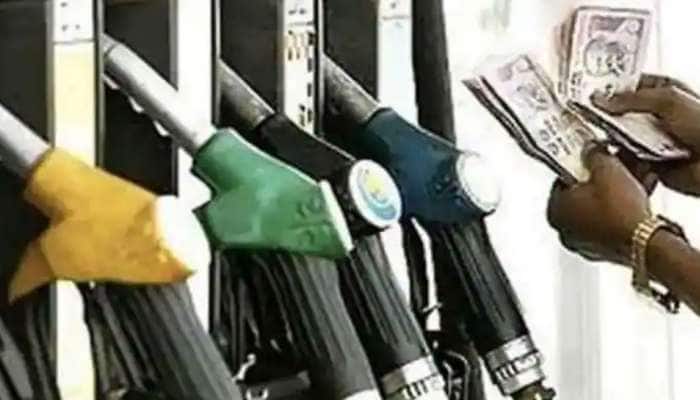 Petrol Price: பெட்ரோல் டீசல் விலையில் மிகப்பெரிய சரிவு, விரைவில் நல்ல செய்தி? title=