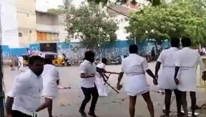 அதிமுக அலுவலகத்தில் பதற்றம்! கற்களை வீசி தாக்குதல்!