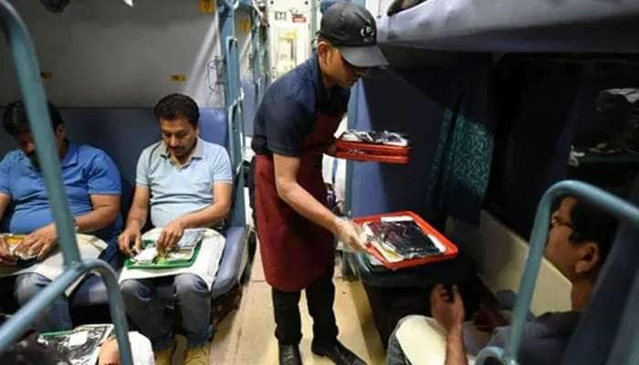 Indian Railways: சேவை கட்டணம் ரத்து ரயில் பயணிகள் நிம்மதி