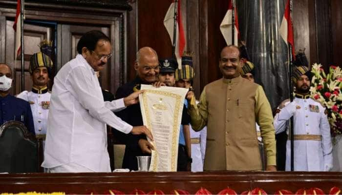 குடியரசுத் தலைவர் ராம் நாத் கோவிந்தை வழியனுப்பி வைக்கும் எம்.பிக்கள்