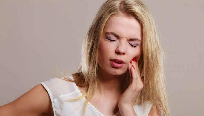 Toothache: 10 நிமிடத்தில் பல்வலி குணமாக வீட்டு வைத்தியம்