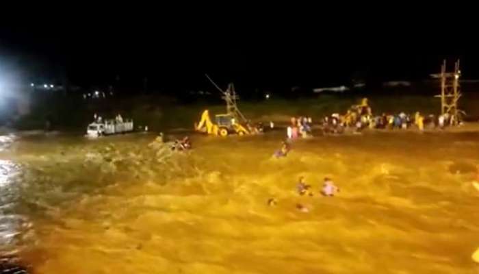 Jalpaiguri: துர்கா பூஜை சிலைக் கரைப்பின் போது ஆற்றில் வெள்ளம்: 7 பேர் பலி