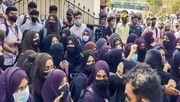 Hijab Ban: ஹிஜாப் தடை வழக்கில் உச்சநீதிமன்ற தீர்ப்பு! கர்நாடக உயர் நீதிமன்ற தீர்ப்பு தொடரும் title=