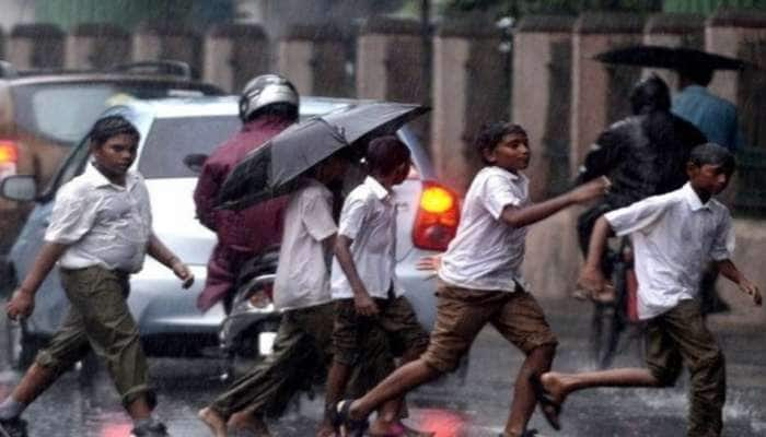 கொட்டி தீர்க்கும் மழை - எந்தெந்த மாவட்டங்களுக்கு பள்ளிகள் விடுமுறை?... முழு விவரம் title=