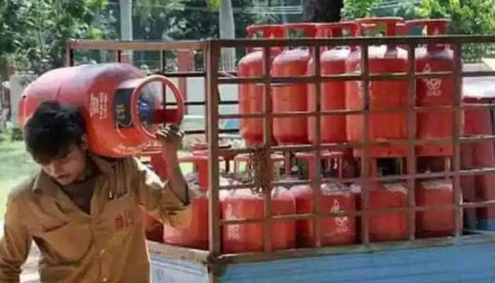 LPG கேஸ் சிலிண்டர் இனி QR குறியீடுடன்... மத்திய அரசின் முக்கிய அறிவிப்பு! title=