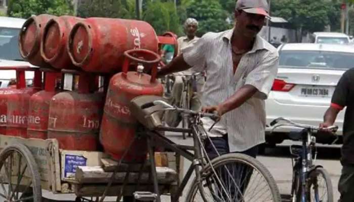 LPG Gas Cylinder Price: கேஸ் சிலிண்டர் விலை....அதிர்ச்சியில் இல்லத்தரசிகள்