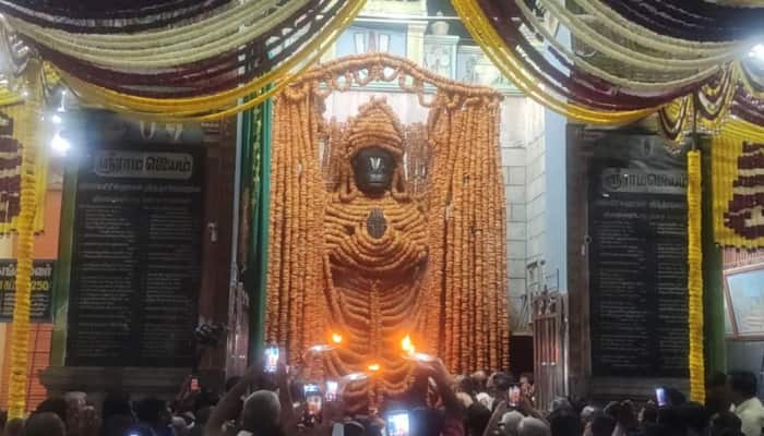 Hanuman Jayanti : 1,00,008 வடை மாலைகளுடன் நாமக்கல் ஆஞ்சநேயர் - கடும் பனியிலும் பக்தர்கள் தரிசனம் title=