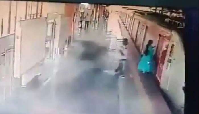 Video: மெட்ரோ ரயில் கதவில் மாட்டிய ஆடை... பிளாட்பார்மில் இழுத்து செல்லப்பட்ட பெண்