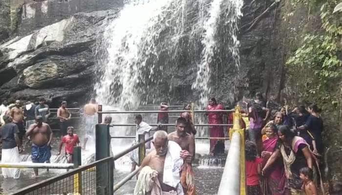 தை அமாவாசை முன்னிட்டு சுருளி அருவியில் தர்ப்பணம் செய்ய குவிந்த மக்கள்!