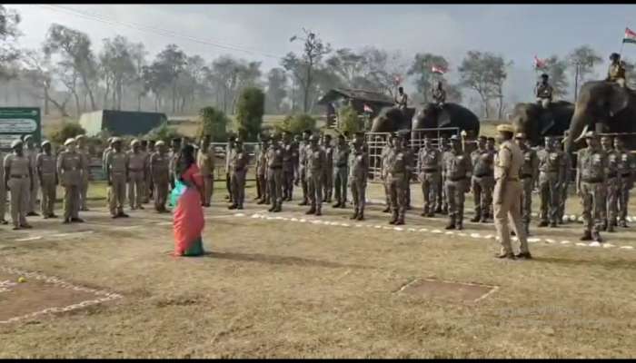 முதுமலையில் குடியரசு தின விழா! தேசிய கொடிக்கு மரியாதை செலுத்திய யானைகள்!