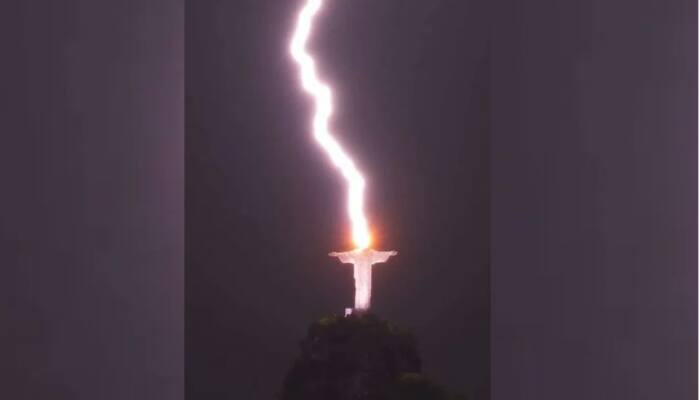 Brazil Statue lightning: இயேசுவின் தலையில் திடீரென தெரிந்த ஒளி... நொடியில் சிக்கிய புகைப்படம்