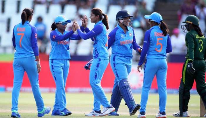Women’s T20: இந்திய அணி வெற்றி; பாகிஸ்தானை பந்தாடியது title=