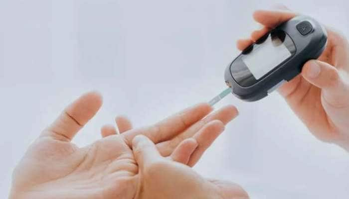 Diabetes: இரத்த சர்க்கரை அளவை கட்டுக்குள் வைக்க உதவும் பானங்கள்! title=