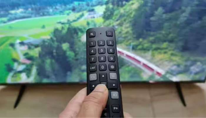 UHD Smart TV: வெறும் ரூ. 7,000-க்கு 42 இஞ்ச் அசத்தல் ஸ்மார்ட் டிவி!!  title=