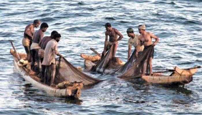 தமிழக மீனவர்கள் 16 பேர் கைது - தொடரும் இலங்கை கடற்படை அத்துமீறல்..! title=