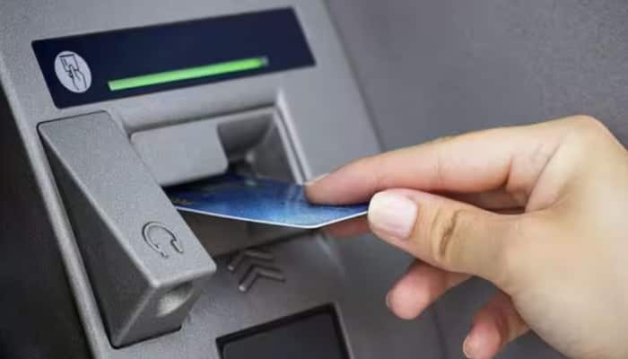 ATM Cash Withdrawal Rules: வங்கியில் காசு குறைவாக இருக்கிறதா... ATM பக்கம் போகாதீங்க - அப்புறம் அபராதம் தான்!