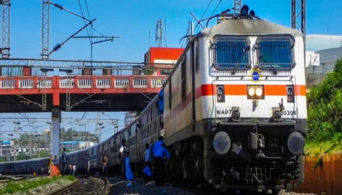 IRCTC: பணம் செலுத்தாமல் டிக்கெட்டுகளை முன்பதிவு செய்யலாம்! எப்படி தெரியுமா? title=