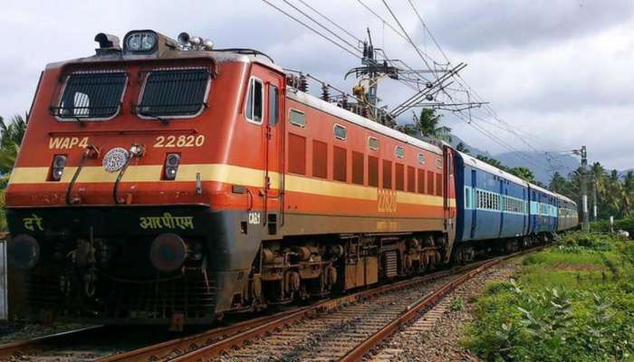 Indian Railways: நம் பெயரில் உள்ள ரயில் டிக்கெட்டை மற்றவருக்கு மாற்றுவது எப்படி? title=