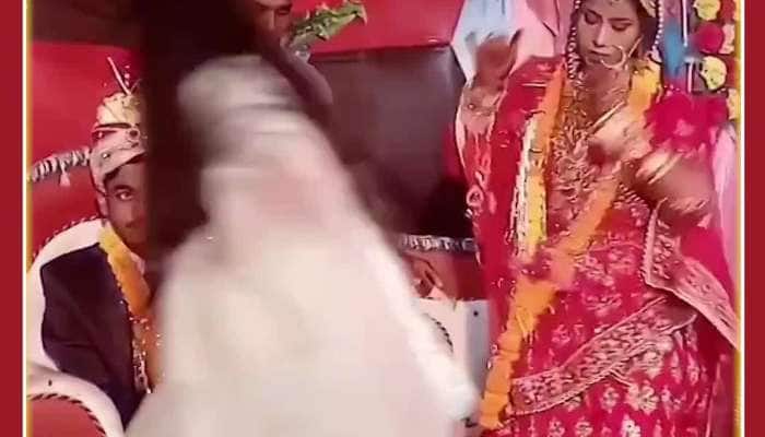 Funny Wedding Viral Video: Bride Dances on Stage, Grooms Reaction is Shocking