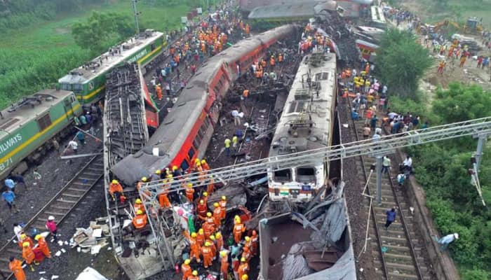 ரயில் விபத்து இன்ஸ்சூரன்ஸ் பற்றி தெரியுமா? - 49 பைசா கட்டினால் ரூ. 10 லட்சம் வரை இழப்பீடு! title=