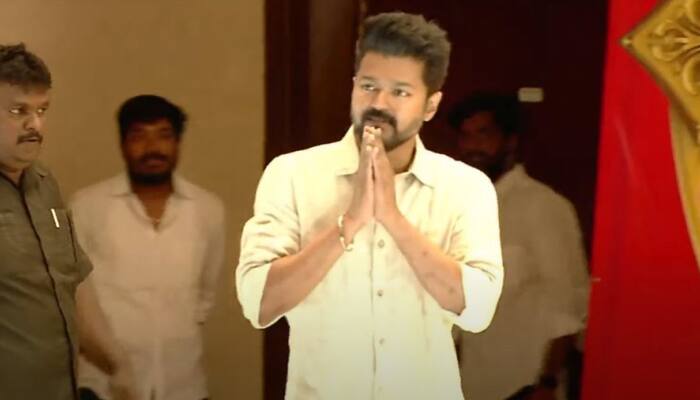 மாணவர்கள் மத்தியில் தனுஷின் அசுரன் பட வசனத்தை பேசிய விஜய்!  title=